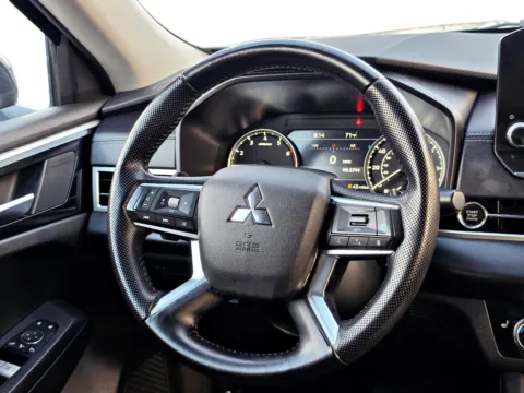 More photos of 2024 Mitsubishi Outlander SE at Dorsett Hyundai, IN