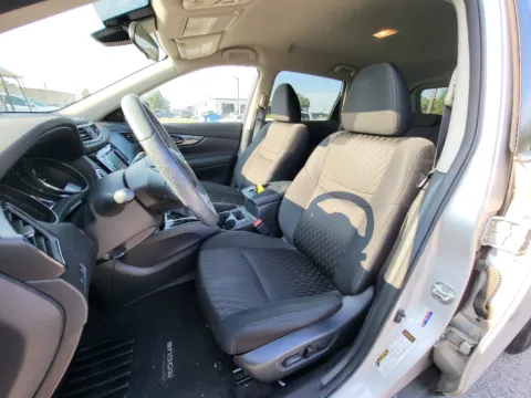 More photos of 2020 Nissan Rogue SV at Dorsett Hyundai, IN