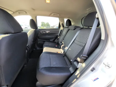 More photos of 2020 Nissan Rogue SV at Dorsett Hyundai, IN