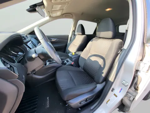 More photos of 2020 Nissan Rogue SV at Dorsett Hyundai, IN