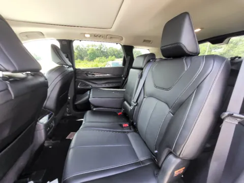 More photos of 2024 INFINITI QX60 SENSORY at Dorsett Hyundai, IN