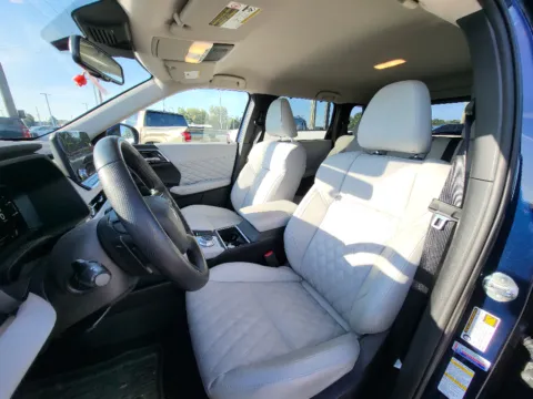 More photos of 2024 Mitsubishi Outlander SEL at Dorsett Hyundai, IN