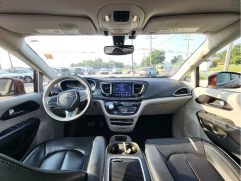Photos of 2020 Chrysler Pacifica Limited for sale in Terre Haute, IN at Dorsett Hyundai