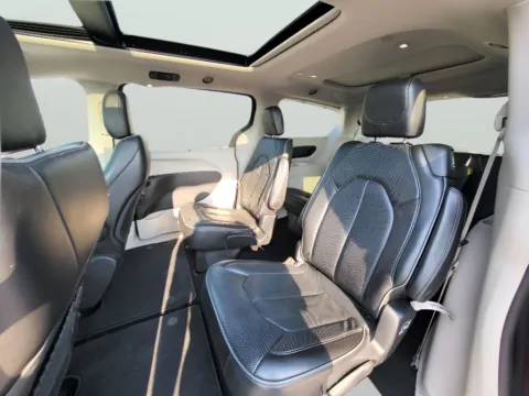 More photos of 2020 Chrysler Pacifica Limited at Dorsett Hyundai, IN