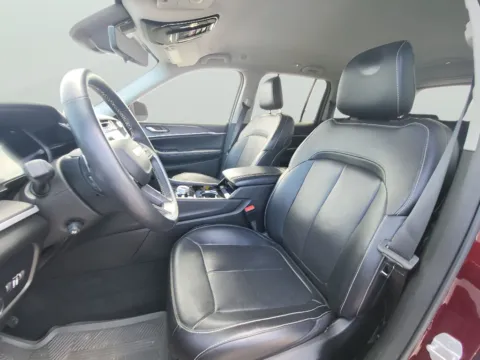 More photos of 2022 Jeep Grand Cherokee Limited at Dorsett Hyundai, IN