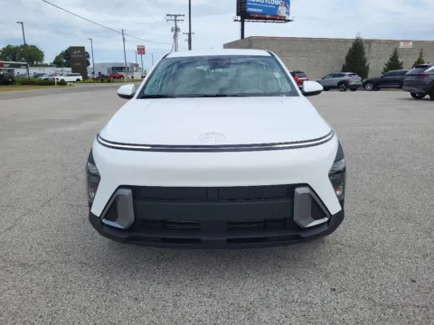 Photos of 2027 Hyundai Kona SE for sale in Terre Haute, IN at Dorsett Hyundai
