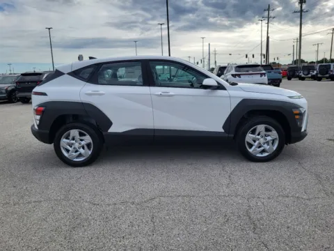 More photos of 2027 Hyundai Kona SE at Dorsett Hyundai, IN
