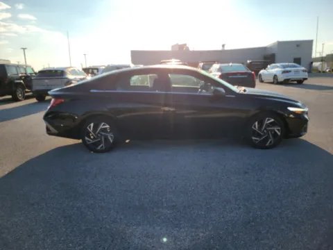 More photos of 2024 Hyundai Elantra Limited at Dorsett Hyundai, IN
