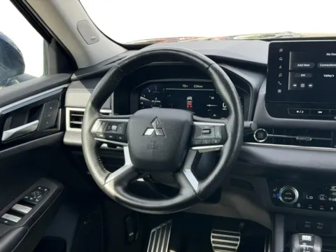 More photos of 2025 Mitsubishi Outlander SEL at Dorsett Hyundai, IN