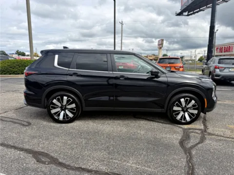 More photos of 2025 Mitsubishi Outlander SE at Dorsett Hyundai, IN