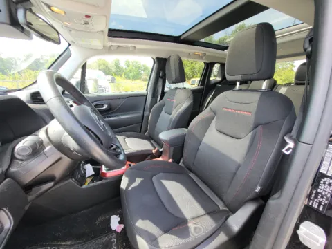 More photos of 2022 Jeep Renegade Trailhawk at Dorsett Hyundai, IN
