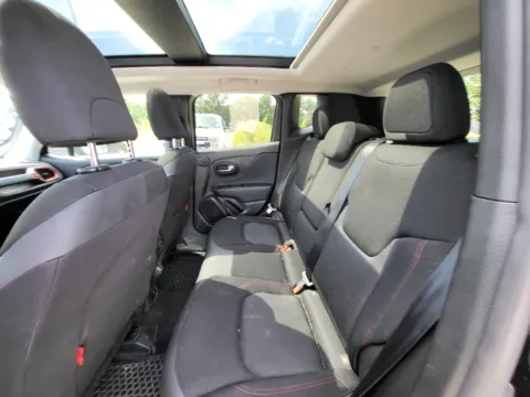More photos of 2022 Jeep Renegade Trailhawk at Dorsett Hyundai, IN