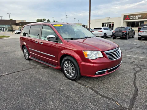 More photos of 2011 Chrysler Town & Country Limited at Dorsett Hyundai, IN