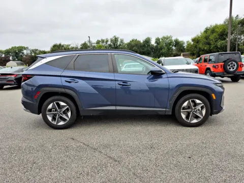 More photos of 2025 Hyundai Tucson SEL at Dorsett Hyundai, IN