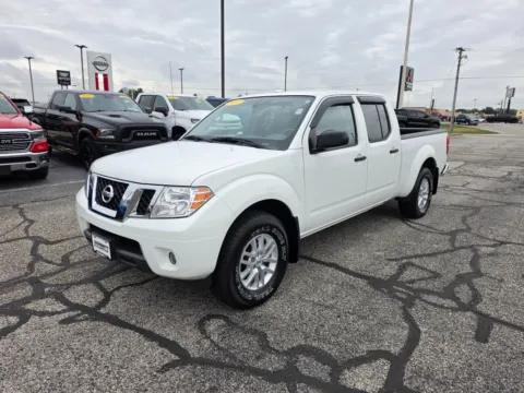 White 2017 Nissan Frontier SV V6 for sale in Terre Haute, IN
