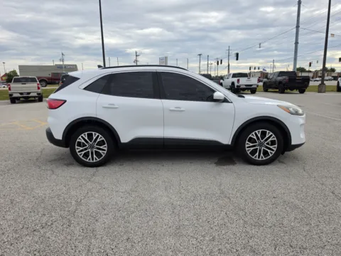 More photos of 2020 Ford Escape SEL at Dorsett Hyundai, IN