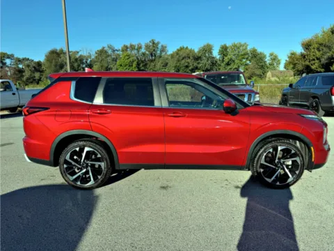 More photos of 2022 Mitsubishi Outlander SE at Dorsett Hyundai, IN