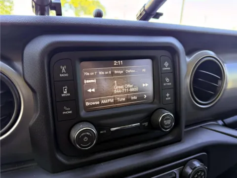 More photos of 2020 Jeep Gladiator Sport at Dorsett Hyundai, IN