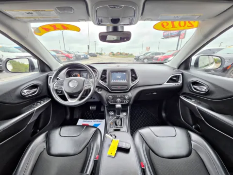 Photos of 2019 Jeep Cherokee Latitude Plus for sale in Terre Haute, IN at Dorsett Hyundai