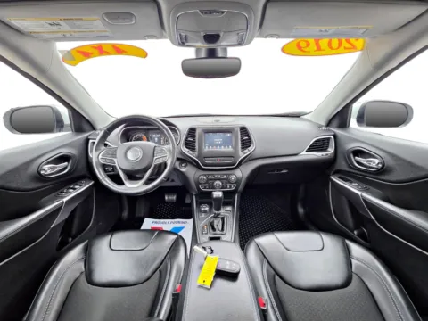 Photos of 2019 Jeep Cherokee Latitude Plus for sale in Terre Haute, IN at Dorsett Hyundai