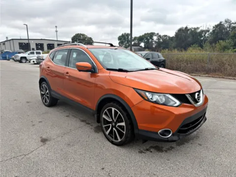 More photos of 2017 Nissan Rogue Sport SL at Dorsett Hyundai, IN