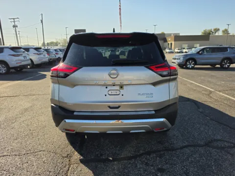 More photos of 2022 Nissan Rogue Platinum at Dorsett Hyundai, IN
