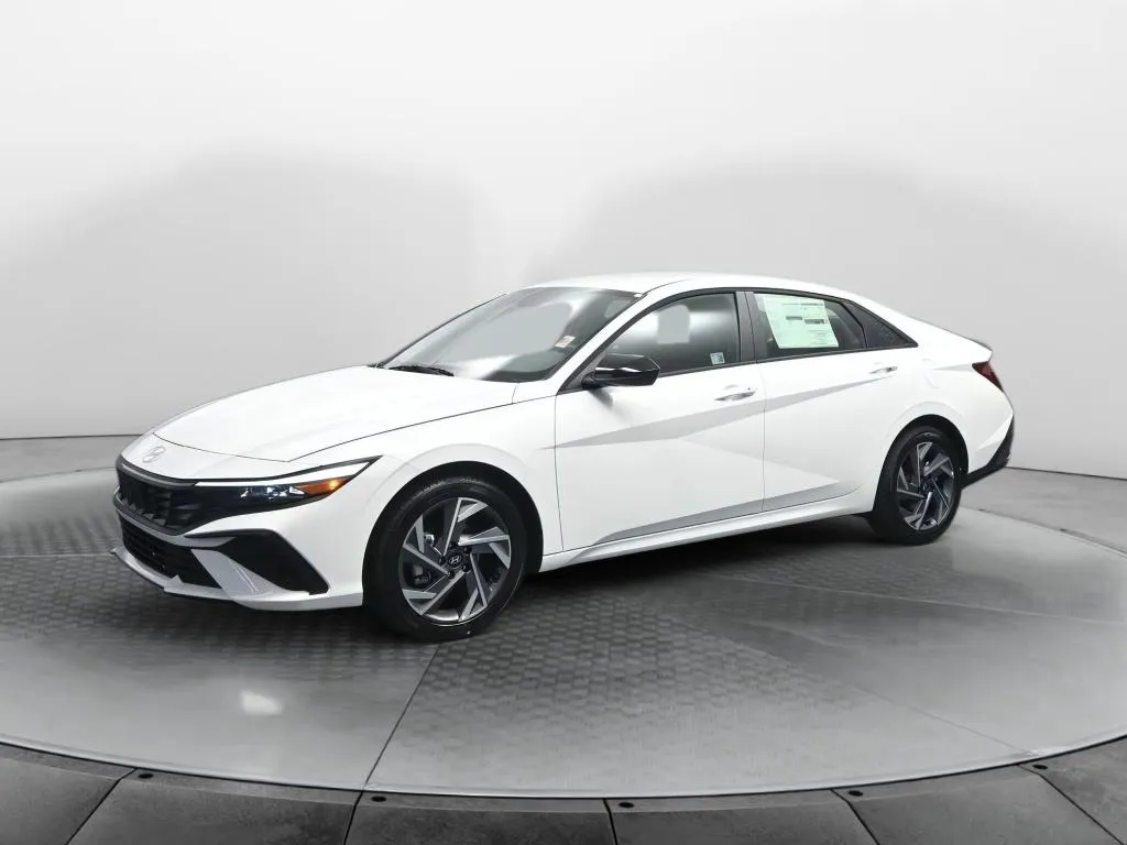 White 2025 Hyundai Elantra SEL Sport for sale in Terre Haute, IN