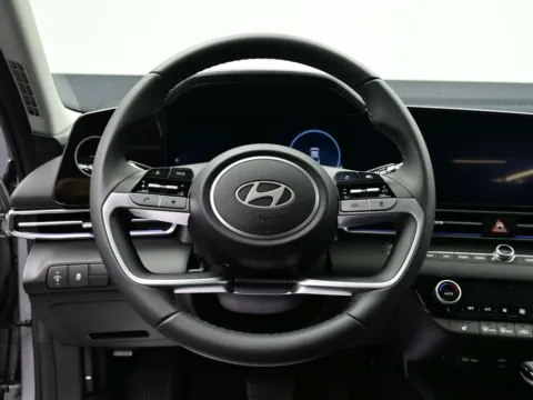 More photos of 2025 Hyundai Elantra Limited at Dorsett Hyundai, IN