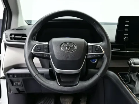 More photos of 2023 Toyota Sienna XLE at Dorsett Hyundai, IN