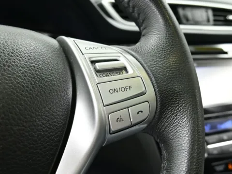 More photos of 2015 Nissan Rogue SL at Dorsett Hyundai, IN