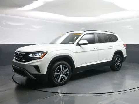 White 2022 Volkswagen Atlas 2.0T SE for sale in Terre Haute, IN