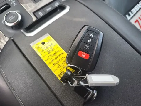 Photos of 2021 Toyota Highlander Platinum for sale in Terre Haute, IN at Dorsett Hyundai