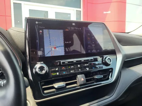 More photos of 2021 Toyota Highlander Platinum at Dorsett Hyundai, IN