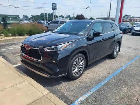 Black 2021 Toyota Highlander Platinum for sale in Terre Haute, IN