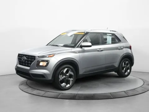 Silver 2024 Hyundai Venue SEL for sale in Terre Haute, IN