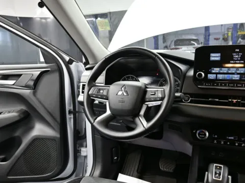 More photos of 2024 Mitsubishi Outlander SE at Dorsett Hyundai, IN