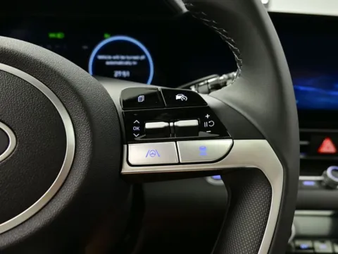 More photos of 2025 Hyundai Elantra Hybrid Limited at Dorsett Hyundai, IN