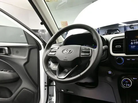 More photos of 2025 Hyundai Venue Limited at Dorsett Hyundai, IN