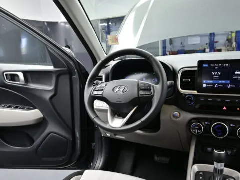 More photos of 2025 Hyundai Venue SEL at Dorsett Hyundai, IN