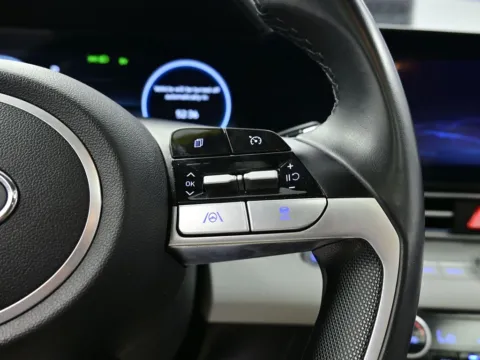 More photos of 2023 Hyundai Elantra Hybrid Limited at Dorsett Hyundai, IN