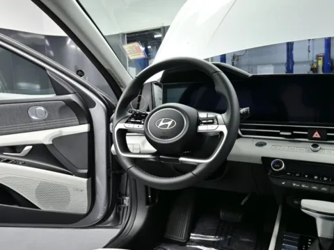 More photos of 2025 Hyundai Elantra Limited at Dorsett Hyundai, IN