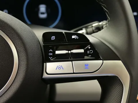 More photos of 2025 Hyundai Elantra Limited at Dorsett Hyundai, IN