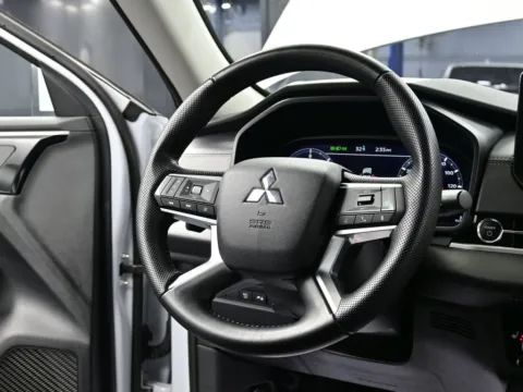 More photos of 2024 Mitsubishi Outlander PHEV SE at Dorsett Hyundai, IN