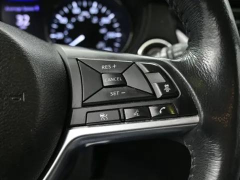 More photos of 2018 Nissan Rogue SL at Dorsett Hyundai, IN