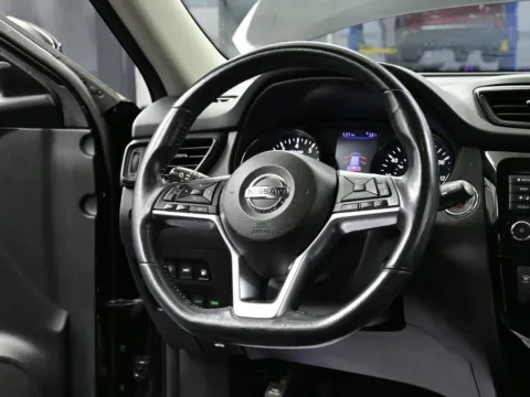 More photos of 2018 Nissan Rogue SL at Dorsett Hyundai, IN