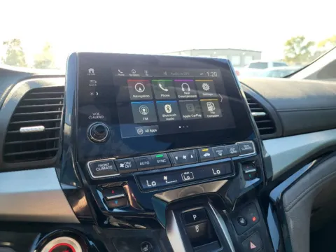 More photos of 2022 Honda Odyssey Touring at Dorsett Hyundai, IN