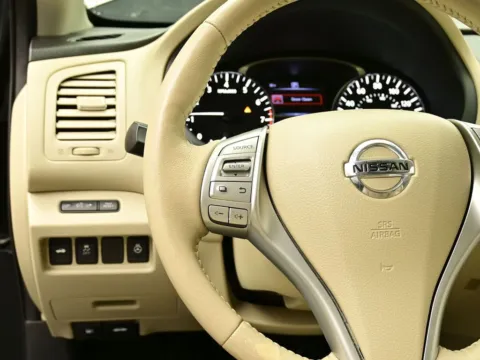 More photos of 2016 Nissan Altima 2.5 SL at Dorsett Hyundai, IN