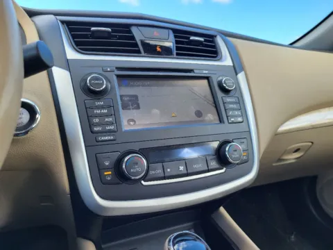 More photos of 2016 Nissan Altima 2.5 SL at Dorsett Hyundai, IN