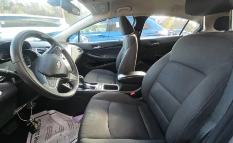 More photos of 2018 Chevrolet Cruze LT at Auto Boutique Ohio, OH