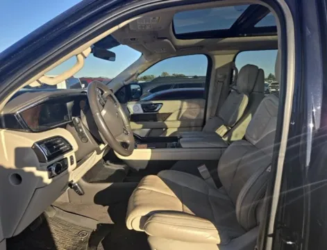 More photos of 2019 Lincoln Navigator Reserve at Auto Boutique Ohio, OH
